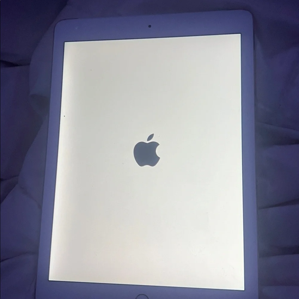 Apple iPad Air 2nd generation in gold unlocked 64 gb
